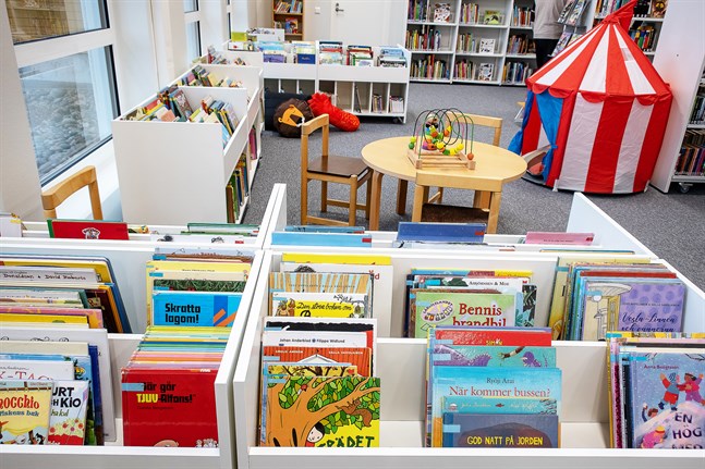 Den läsfrämjande verksamheten är inte bara viktig, den är numera också lagstadgad. Bilden är från det nya biblioteket i Nedervetil.