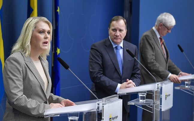Sveriges socialminister Lena Hallengren (S), statsminister Stefan Löfven (S) och Folkhälsomyndighetens generaldirektör Johan Carlson håller pressträff om skärpta coronarestriktioner i Sverige.