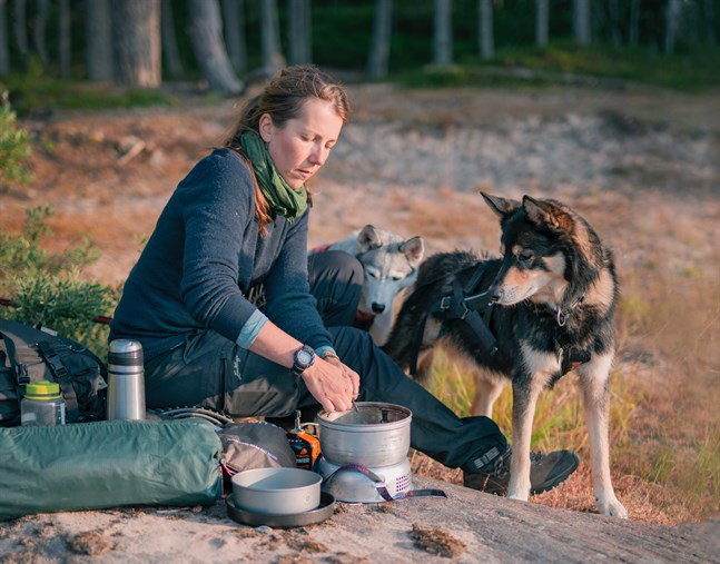 Ulrika Fellmans företag erbjuder mindre grupper trerättersmåltider i naturen. – Man kan fira högtider genom att upptäcka en ny plats tillsammans. I vår familj har vi firat många födelsedagar i skogen sedan våren.