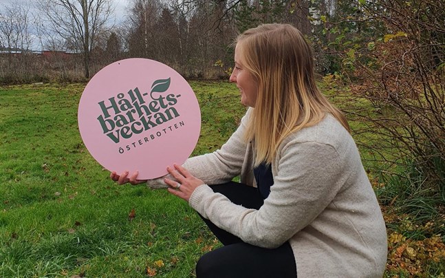 Nora Backlund leder projektet Spektrum som ska organiserade den första Hållbarhetsveckan i Österbotten.