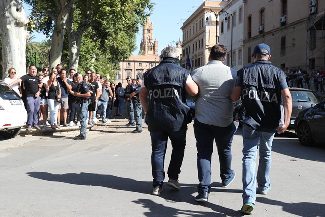 Tillslag mot maffiamedlemmar i Palermo i södra Italien 2019.