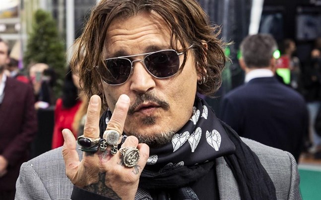 Johnny Depp säger att rollen som Grindelwald i nästa "Fantastiska vidunder"-film är ledig.