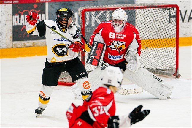 Oona Mäki motade totalt 29 puckar i matchen mot JYP. För motståndarnas målvakt var siffran 38. Trots fler skott på mål förlorade Sport matchen.