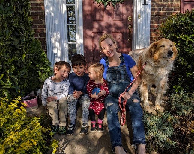 Maria Zink med barnen Charlie, Felix och Fiona. Maria har bott i USA sedan 2008.