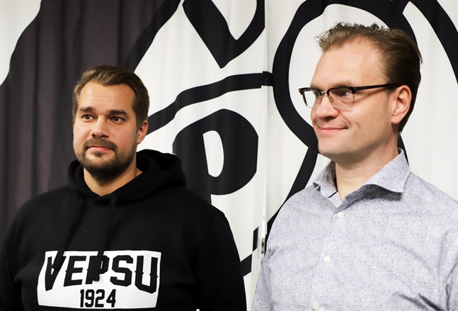 VPS nya tränare Jukka Karjalainen tillsammans med styrelseordförande Timo Harri.