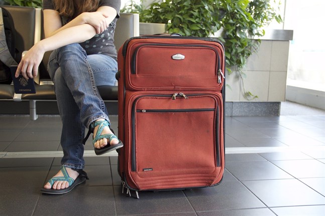 Regeringen föreslår att turister som kan uppvisa tillförlitliga intyg på att de genomgått covid-19 men tillfrisknat inte ska få sättas i karantän då de anländer till Finland.