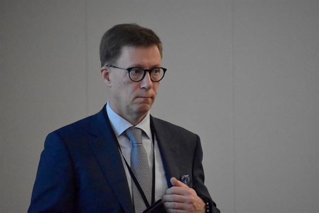 Chefsöverläkare Mikko Pietilä säger att coronaspridningen i Egentliga Finlands sjukvårdsdistrikt är oroväckande.