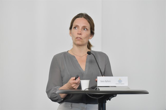 Folkhälsomyndigheten skärper råden i fler regioner. Sara Byfors, enhetschef, Folkhälsomyndigheten. Arkivbild
