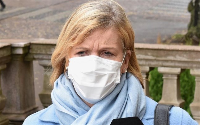 Förslaget till nya restriktioner för resande är ett steg i rätt riktning, säger justitieminister Anna-Maja Henriksson (SFP).