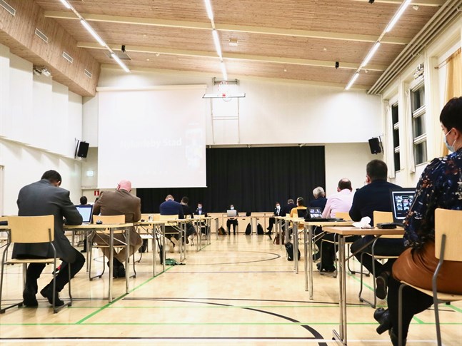 Fullmäktiges budgetmöte präglades av nya besked och en del beröm.