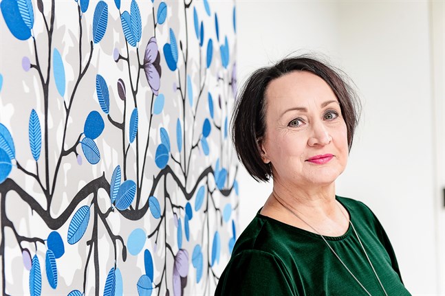 Pirjo Dabnell, chefsöverläkare på Möcs, är oroad över smittkedjan i Kronoby.