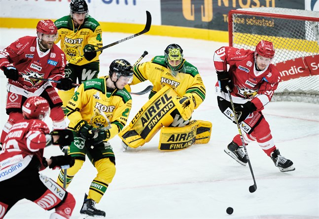 Janne Keränen (till höger) har stått för 0+0 på de två inledande matcherna i Sporttröjan – trots ansvar i förstakedjan. Spräcks nollan mot Tappara i kväll?