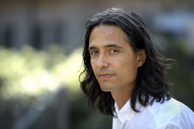 Jonas Hassen Khemiri fick Augustpriset för "Allt jag inte minns". Nu har han chans att få amerikanska National Book Award för "Pappaklausulen".