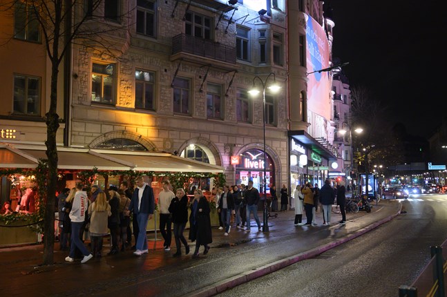 Krogarna runt Stureplan i Stockholm på lördagskvällen.