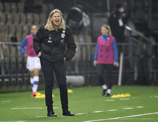Den 1 december spelar Finland mot Skottland i EM-kvalet i Edinburgh. "En seger eller oavgjort håller oss på förstaplats i gruppen. Det skulle vara ett fantastiskt läge inför de två sista matcherna i kvalet", säger förbundskapten Anna Signeul.