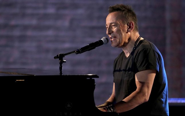 Bruce Springsteen hörs på Jack Antonoffs band Bleachers nya singel.
