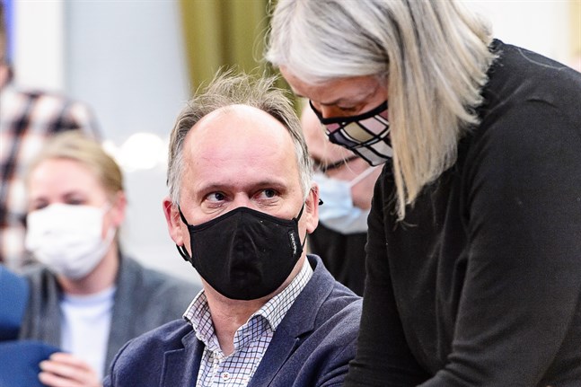 Owe Sjölund leder stadsstyrelsen och är nöjd med att budgeten godkändes utan ändringar i stadsfullmäktige.