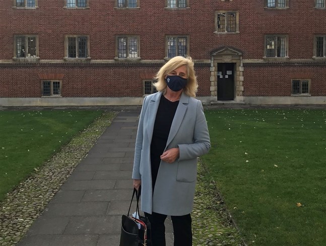 I Storbritannien pågår en nedstängning fram tills början på december. Christina Skott jobbar på universitetet i Cambridge, där undervisning delvis sker på plats.