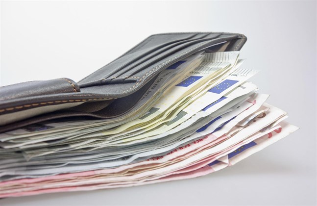 Höginkomsttagare är minst villiga att balansera upp de samhälleliga problem coronakrisen fört med sig genom att betala mer skatt, visar en undersökning.