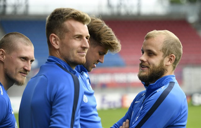 "Vi går in för att spela, inte för att vara rädda", säger stjärnmålvakten Lukas Hradecky.