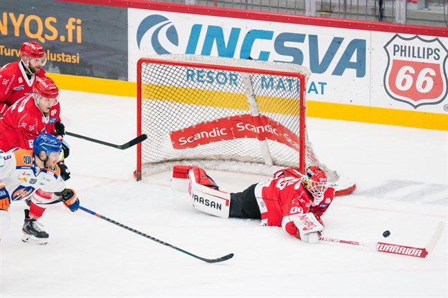 Rasmus Reijola hade en hel del att göra i tisdagskvällens match mot Tappara.