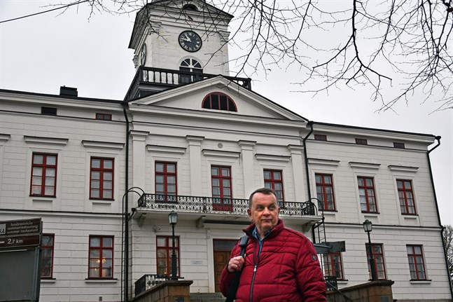 Om klockor kunde rankas i skönhet låg klockan i Kristinestads rådhus i topp menar historikern Keijo Peura.