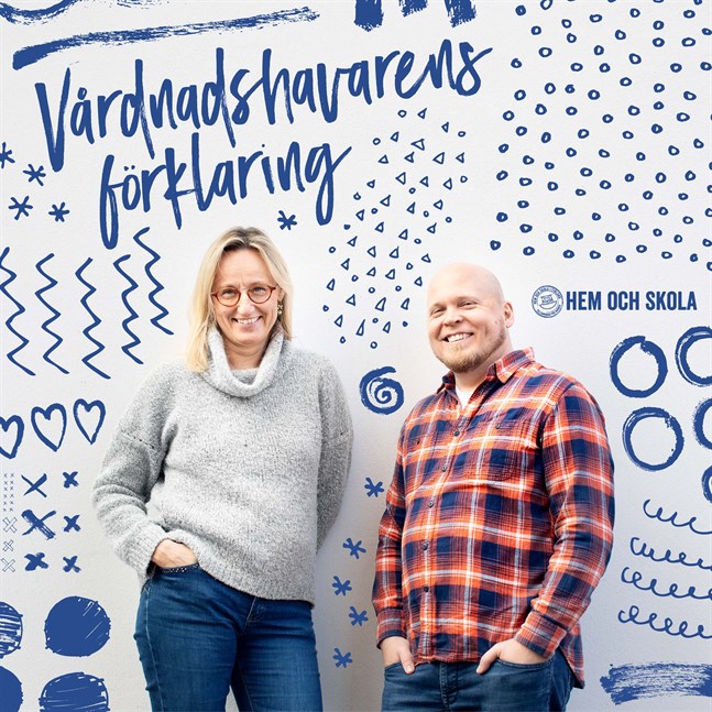 Verksamhetsledare Michaela Romantschuk från Hem och skola och journalisten Christian Bertell leder samtalet i den nya poddserien Vårdnadshavarens förklaring.
