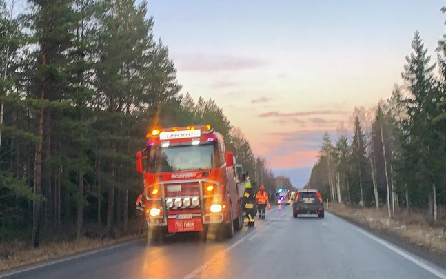 Trafiken dirigerades förbi olycksplatsen.