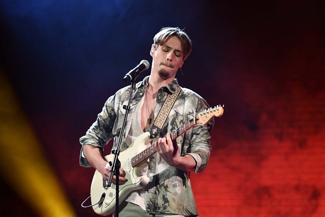Simon Karlsson fick lämna Idol.