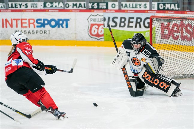 Amanda Qvarfordt och Sport skapade målchanser så det räckte nere hos målvakten Salla Sivula. Men HPK var vassare framåt.