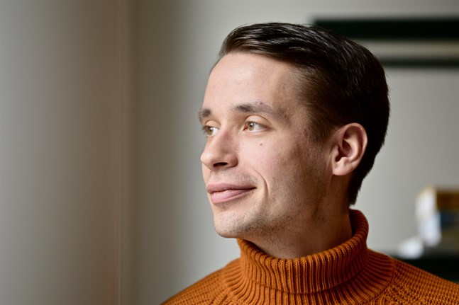 SFP:s vice ordförande Henrik Wickström vill höja hushållsavdraget till 7 500 euro.