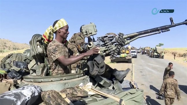 Denna bild, som distribuerats av Etiopiens statliga nyhetsbyrå, visar federala styrkor som förflyttar sig mellan regionerna Amhara och Tigray för några dagar sedan.