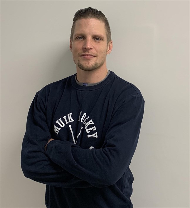 Michael Ringberg fick se sitt Muik Hockey vinna en riktig nagelbitare då Titaanit gästade i Komarov Arena.