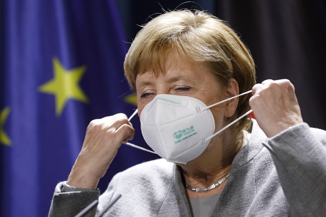 Euroområdets motor Tyskland, med förbundskansler Angela Merkel, riskerar en andra recession i coronakrisen till följd av nedstängningarna sedan den 2 november. Arkivbild