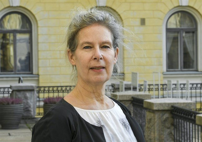 Överläkare Hanna Nohynek vågar ännu inte uppskatta när finländare kan börja få coronavaccin.