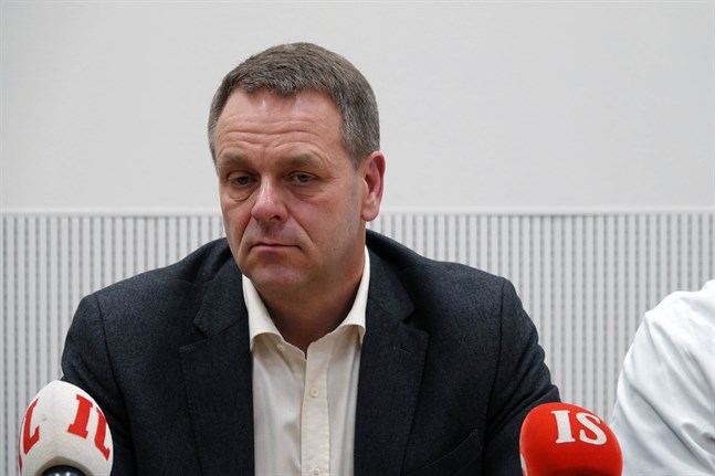 Helsingfors borgmästare Jan Vapaavuori informerade i fredags om nya restriktioner för huvudstadsregionen. Om det visar sig att de inte fungerar kan det bli aktuellt med undantagstillstånd, skriver Helsingin Sanomat.