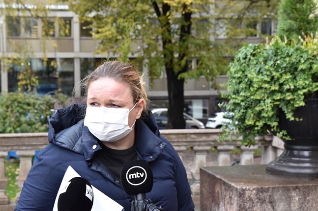 Familje- och omsorgsminister Krista Kiuru (SDP) har under tisdagen möten med representanter för regioner som är i fasen för allmän smittspridning eller i accelerationsfasen av coronapandemin, rapporterar Helsingin Sanomat och Yle. Arkivbild.