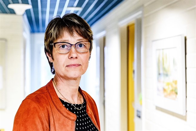 Carina Ahlström slutar som bildningschef i sommar och Kronoby får lov att söka en ny tjänsteman.
