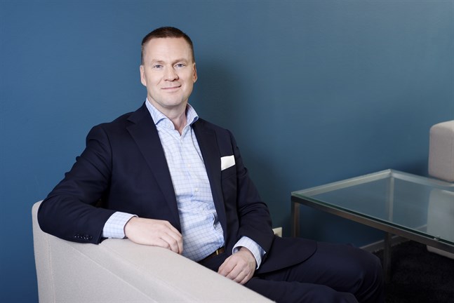 Mika Kuismanen, chefsekonom på Företagarna i Finland, säger att vissa storbolag hänsynslöst använder mindre företag som sin bank.