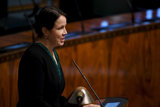 Vänsterförbundets Veronika Honkasalo gav sitt stöd till medborgarinitiativet som vill avkriminalisera användningen av cannabis. Arkivbild.