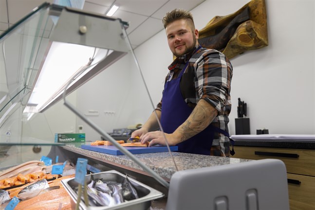 Jesper Källskog har redan idéer om hur verksamheten kan utvecklas. Men just nu är han nöjd med att äntligen kunna öppna affären.