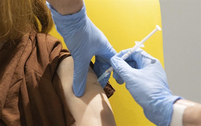 Astra Zenecas vaccin, som utvecklats i samarbete med universitetet i Oxford, kan komma att gå igenom ytterligare studier för att reda ut frågetecknen från den tidigare studien.