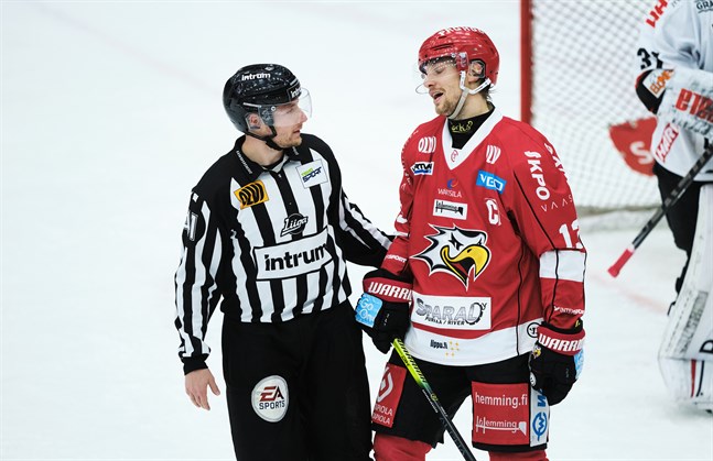 Efter besked om ett coronafall i Sport är det träning på egen hand som gäller i 14 dagar för Erik Riska och resten av spelarna.