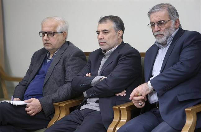 Mohsen Fakhrizadeh sitter till höger på denna bild, vid ett sammanträde med ayatolla Ali Khamenei i januari 2019. Bilden har publicerats på ayatollans officiella hemsida.