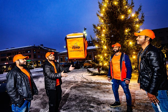 Matbudet Zump med Reza Rhaman, Sihabur Rahman, Amitabh Roy och Md Mustafa Mamun i spetsen, landar i Jakobstad.