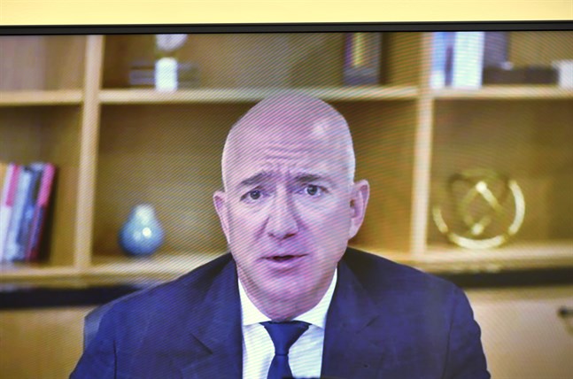 Världens rikaste man Jeff Bezos tycks ha ett ont öga till den svenska klimataktivisten Greta Thunberg. Arkivbild.