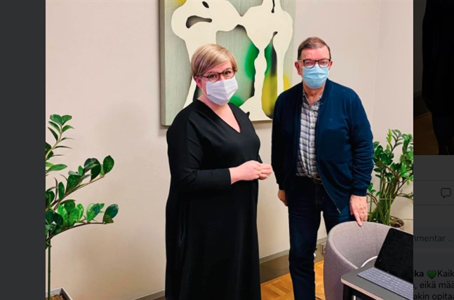I tisdags träffades partiordförande Annika Saarikko och Paavo Väyrynen och drack kaffe på ministeriet.