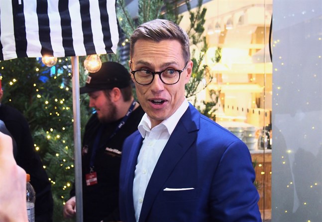 Många helsingforsare skulle gärna se Alexander Stubb (Saml) som borgmästare, men han säger att han inte ställer upp i valet.