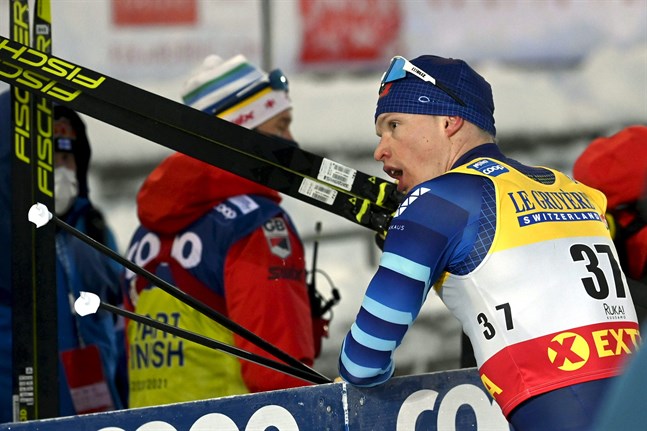 Iivo Niskanen hade häng på pallplats, men fick ge sig rejält på sista varvet.