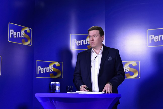 Sannfinländarnas Ville Tavio presenterade partiets skuggbudget i Helsingfors på måndagen. Arkivbild.